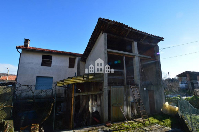 Casa semindipendente in vendita a Val di Chy