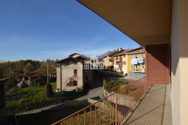 Casa semindipendente in vendita a Val di Chy