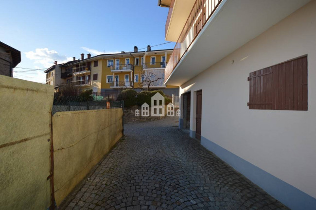 Casa semindipendente in vendita a Val di Chy