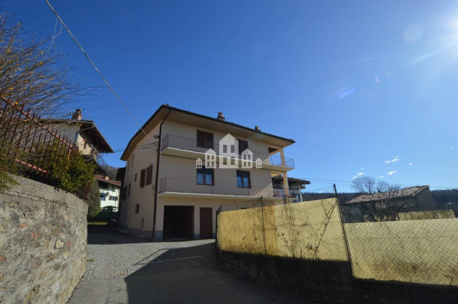 Casa semindipendente in vendita a Val di Chy