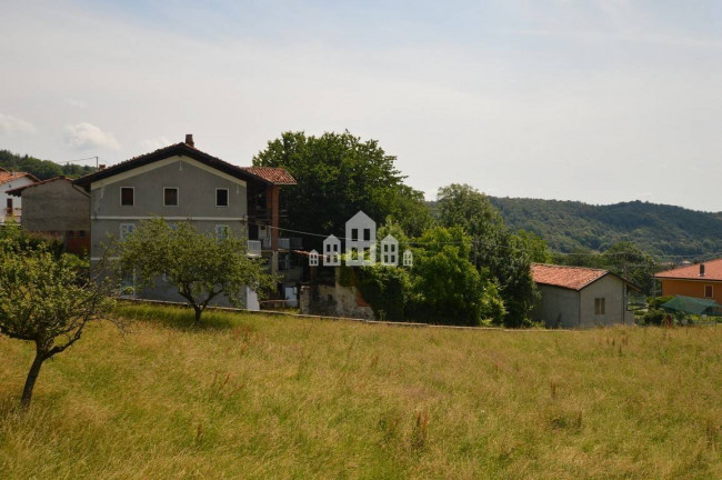Casa semindipendente in vendita a Val di Chy