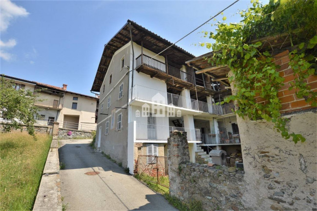 Casa semindipendente in vendita a Val di Chy