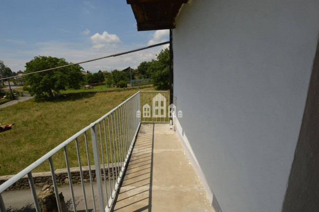 Casa semindipendente in vendita a Val di Chy