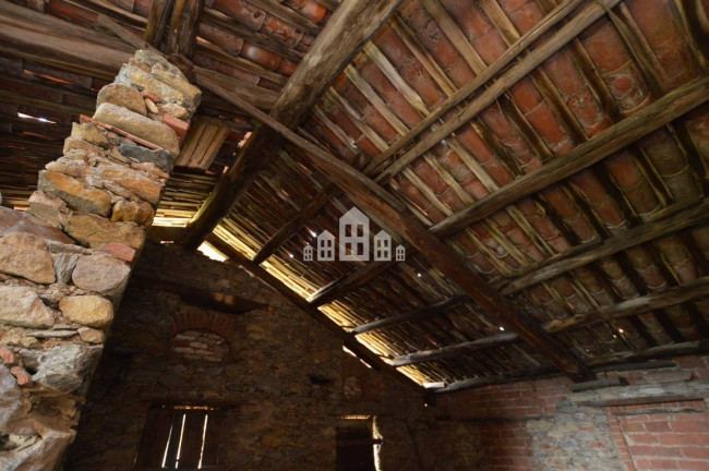 Casa semindipendente in vendita a Val di Chy