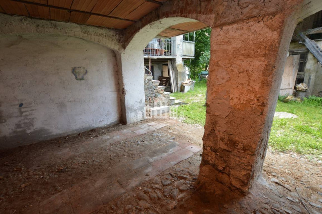 Casa semindipendente in vendita a Val di Chy