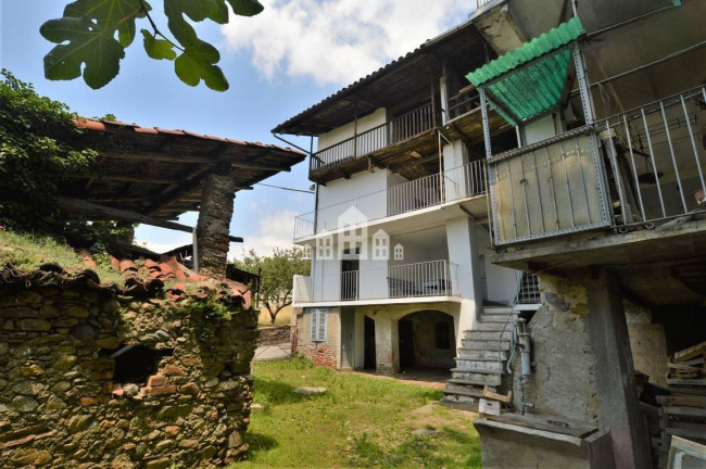 Casa semindipendente in vendita a Val di Chy