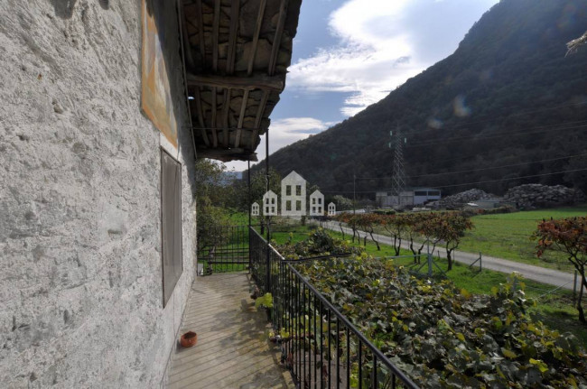 Casa semindipendente in vendita a Pont-Canavese