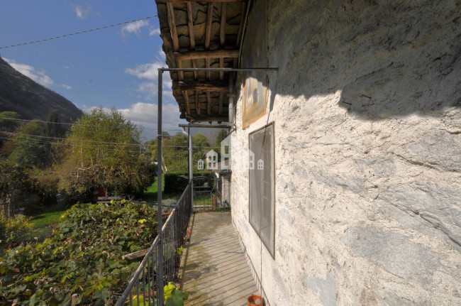 Casa semindipendente in vendita a Pont-Canavese