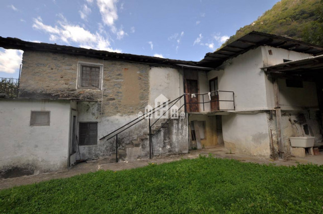 Casa semindipendente in vendita a Pont-Canavese