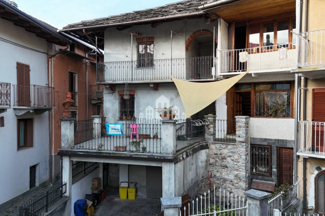 Casa semindipendente in vendita a Rueglio