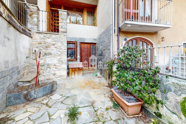 Casa semindipendente in vendita a Rueglio