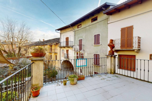 Casa semindipendente in vendita a Rueglio