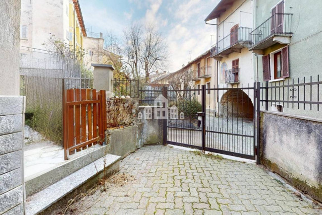 Casa semindipendente in vendita a Rueglio