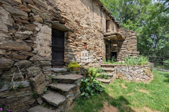 Casa indipendente in vendita a Andrate