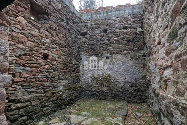 Casa indipendente in vendita a Valchiusa