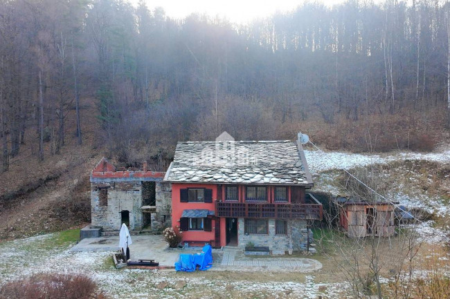 Casa indipendente in vendita a Valchiusa