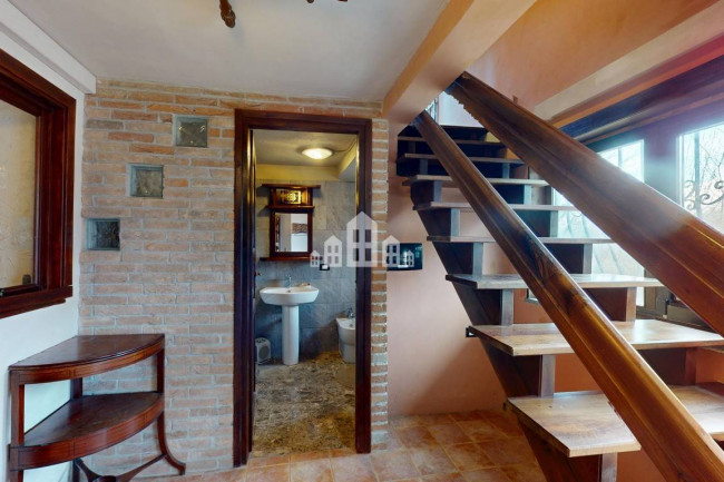 Casa indipendente in vendita a Valchiusa