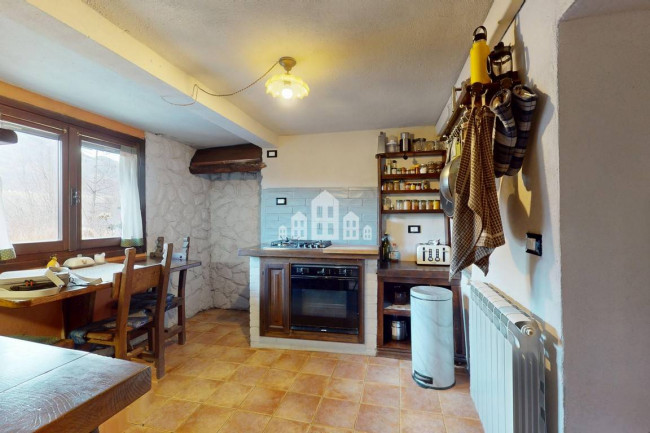 Casa indipendente in vendita a Valchiusa