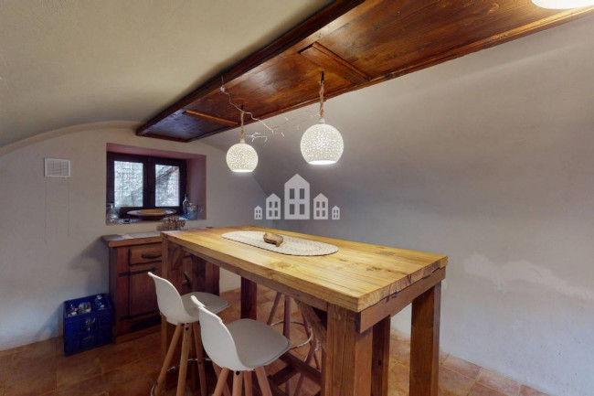 Casa indipendente in vendita a Valchiusa