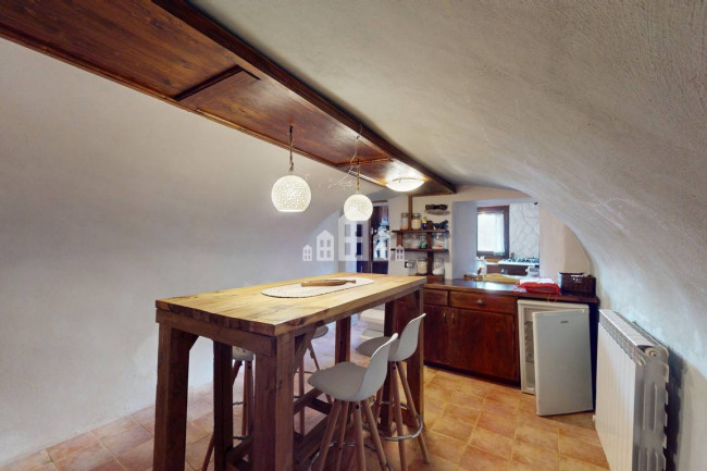 Casa indipendente in vendita a Valchiusa