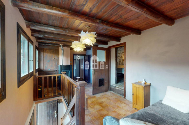 Casa indipendente in vendita a Valchiusa