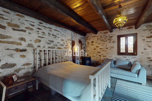 Casa indipendente in vendita a Valchiusa