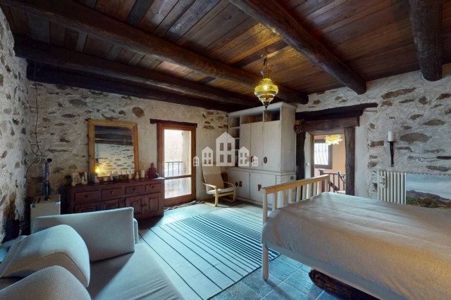 Casa indipendente in vendita a Valchiusa