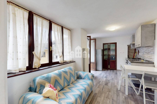 Casa semindipendente in vendita a Issiglio