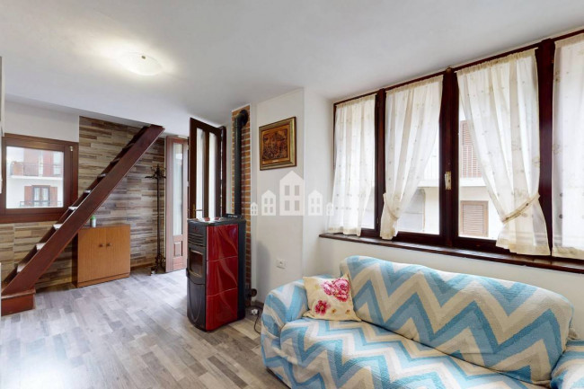 Casa semindipendente in vendita a Issiglio