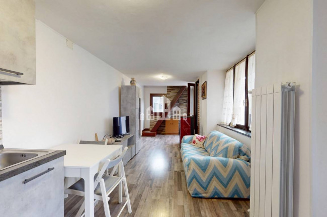 Casa semindipendente in vendita a Issiglio