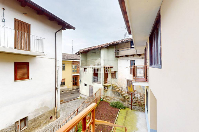 Casa semindipendente in vendita a Issiglio