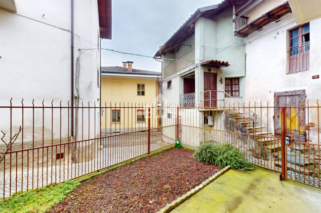 Casa semindipendente in vendita a Issiglio