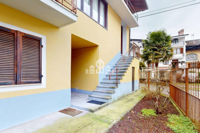 Casa semindipendente in vendita a Issiglio