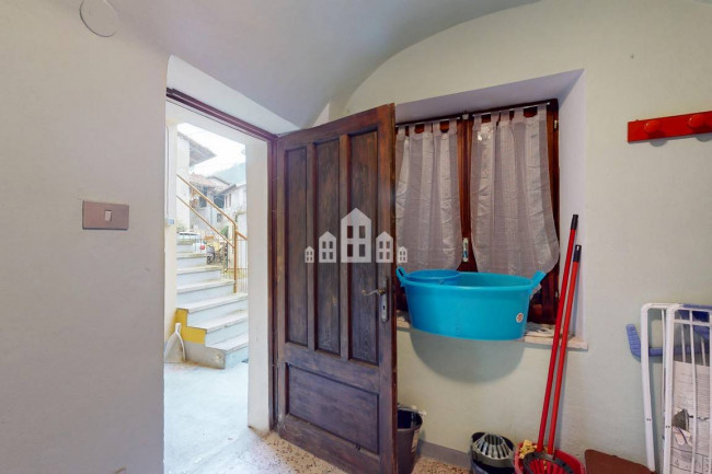 Casa semindipendente in vendita a Issiglio