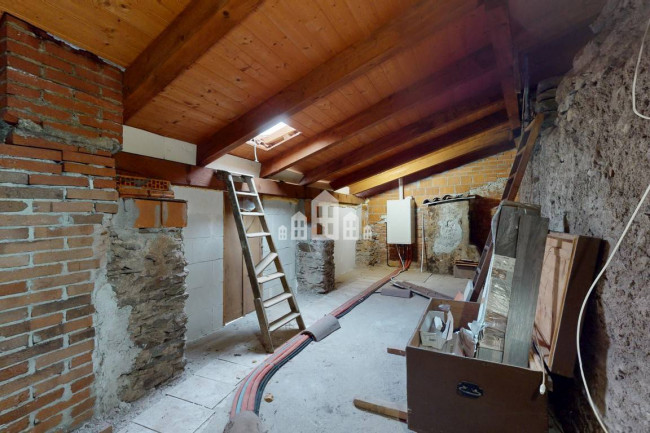 Casa semindipendente in vendita a Issiglio