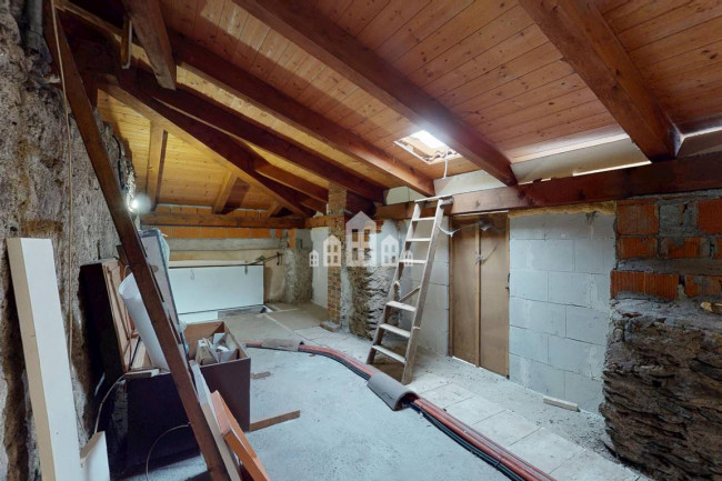 Casa semindipendente in vendita a Issiglio