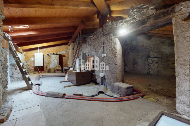 Casa semindipendente in vendita a Issiglio