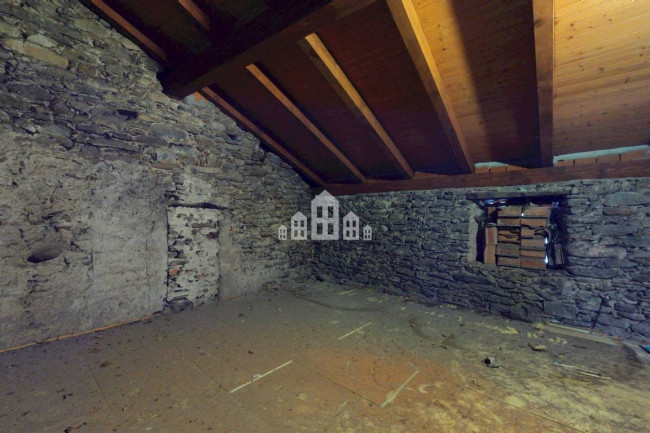 Casa semindipendente in vendita a Issiglio