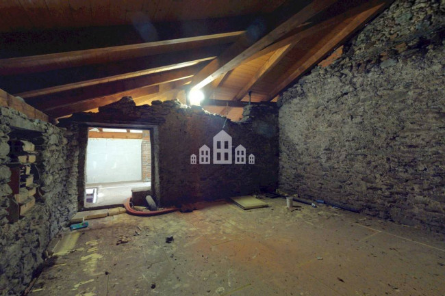 Casa semindipendente in vendita a Issiglio