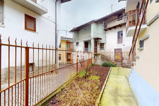 Casa semindipendente in vendita a Issiglio