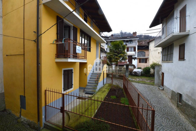 Casa semindipendente in vendita a Issiglio