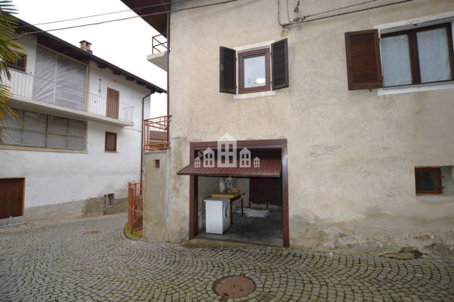 Casa semindipendente in vendita a Issiglio