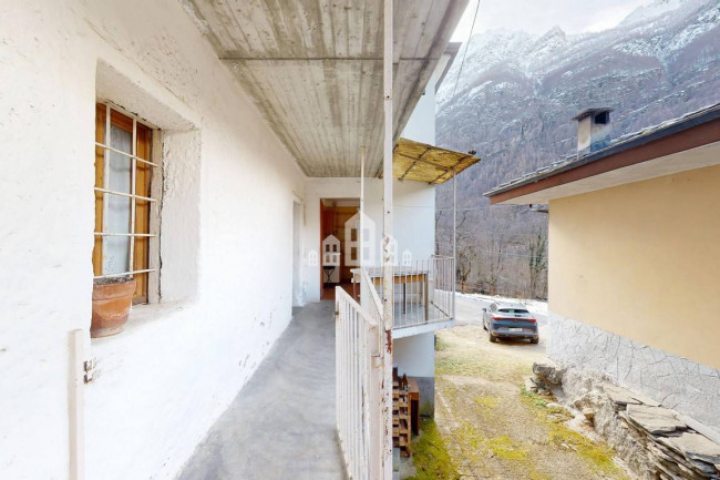 Casa semindipendente in vendita a Locana