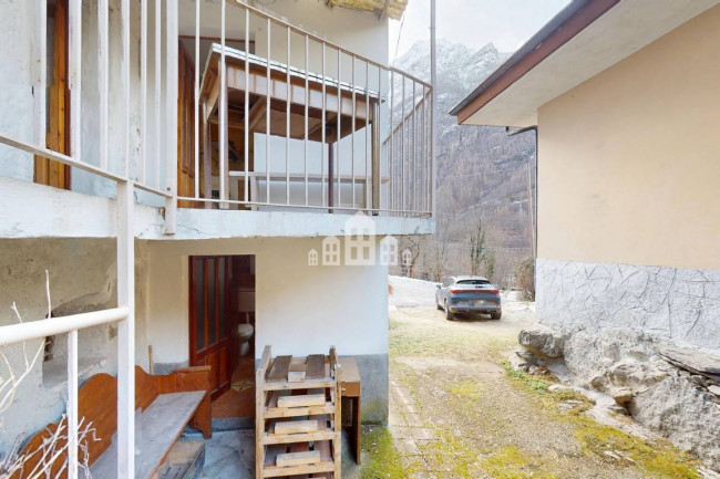 Casa semindipendente in vendita a Locana