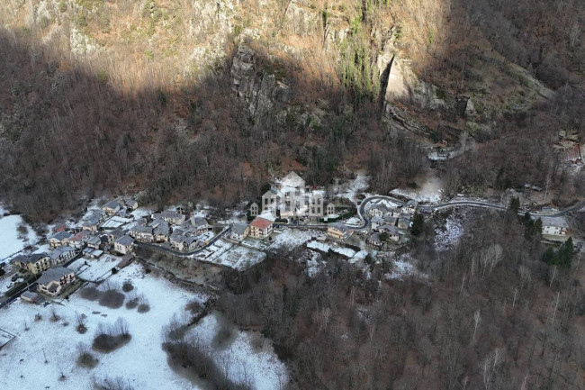 Casa semindipendente in vendita a Locana