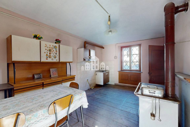 Casa semindipendente in vendita a Valchiusa