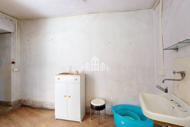 Casa semindipendente in vendita a Valchiusa