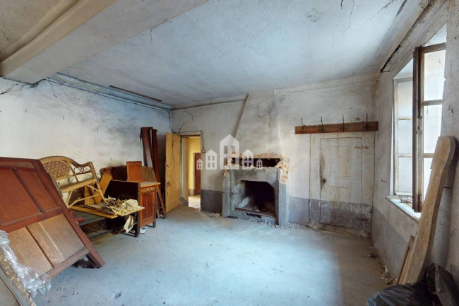 Casa semindipendente in vendita a Valchiusa