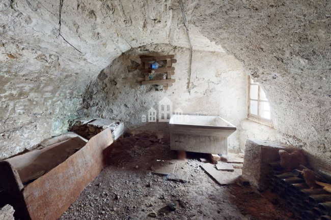 Casa semindipendente in vendita a Valchiusa