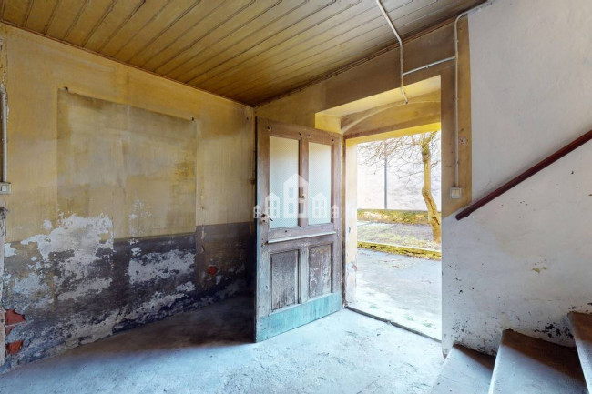 Casa semindipendente in vendita a Valchiusa